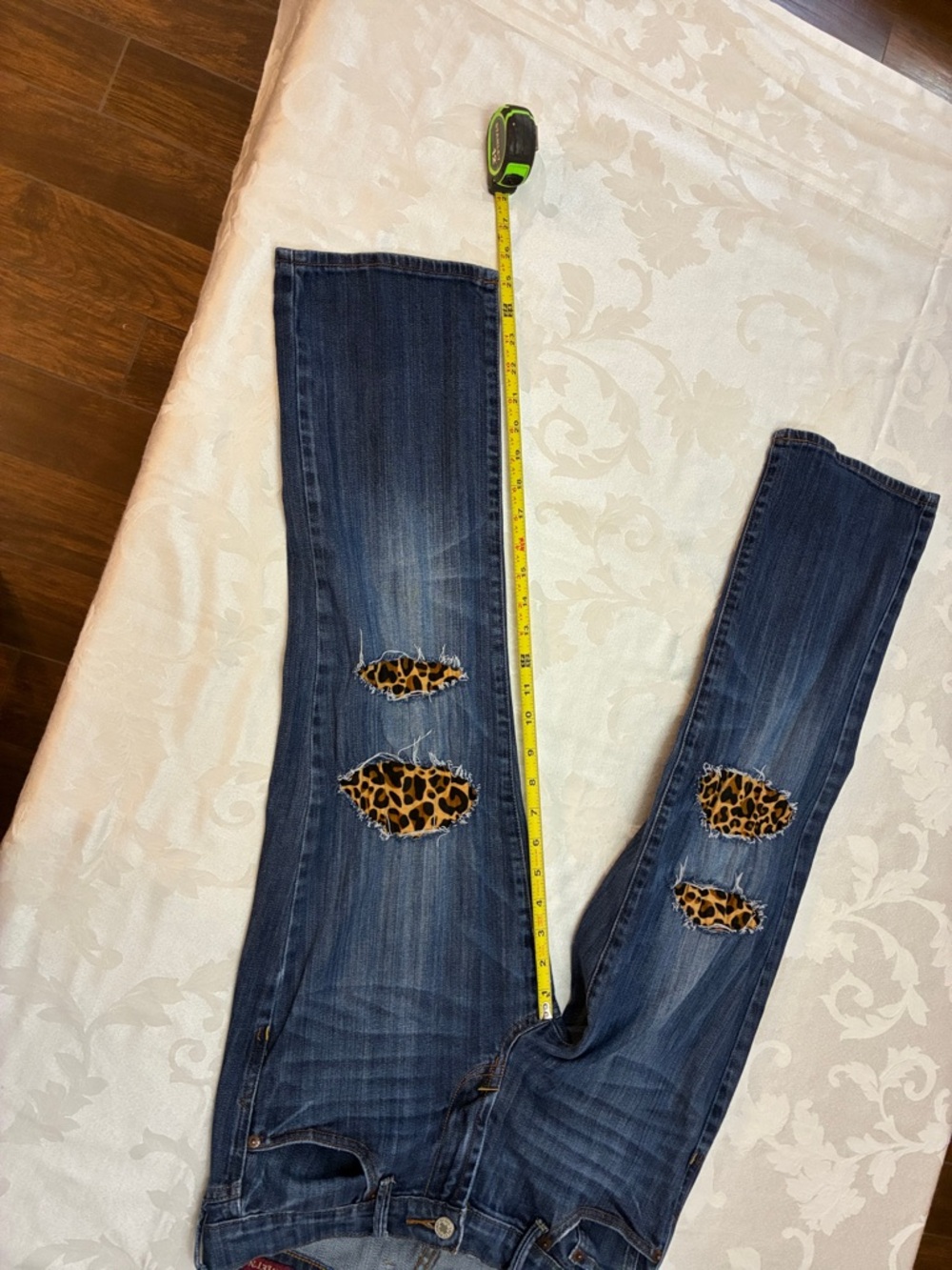 Women’s Lucky Brand Distressed Leopard Hand-Sewn Patched Blue Jeans, Size 6/28 - Picture 8 of 13